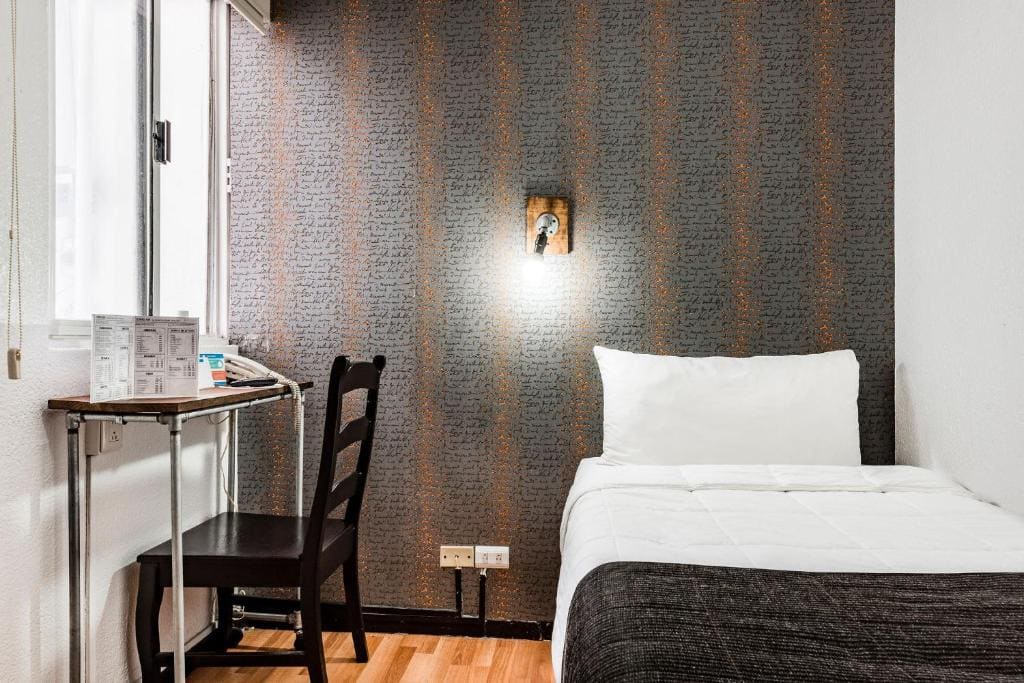 Extra Small Single Room room - Image 2
