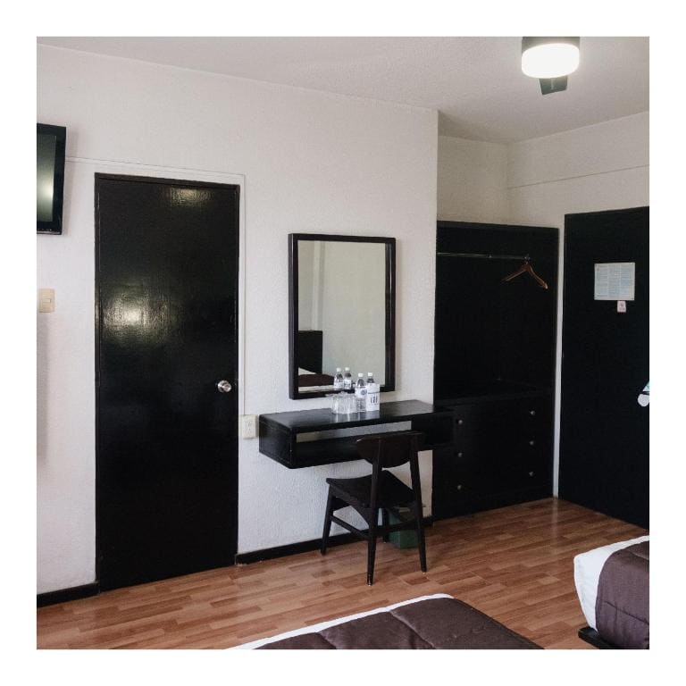 Double Room with Two Double Beds room - Image 2