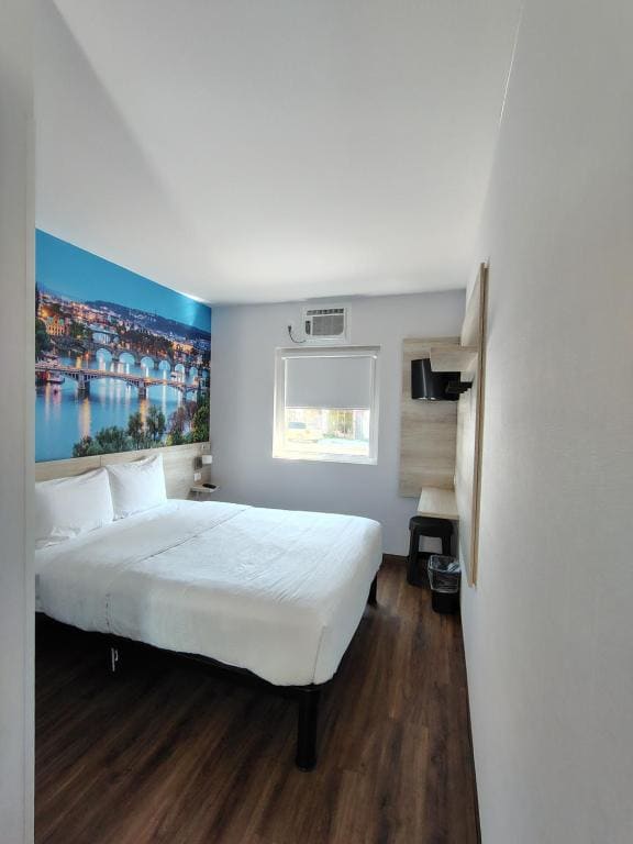 Room room - Image 1