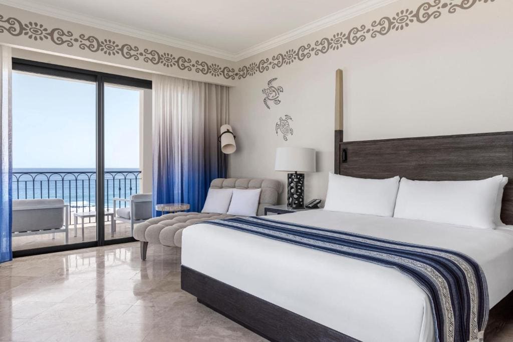 One-Bedroom Governor Suite with Oceanfront View room - Image 2