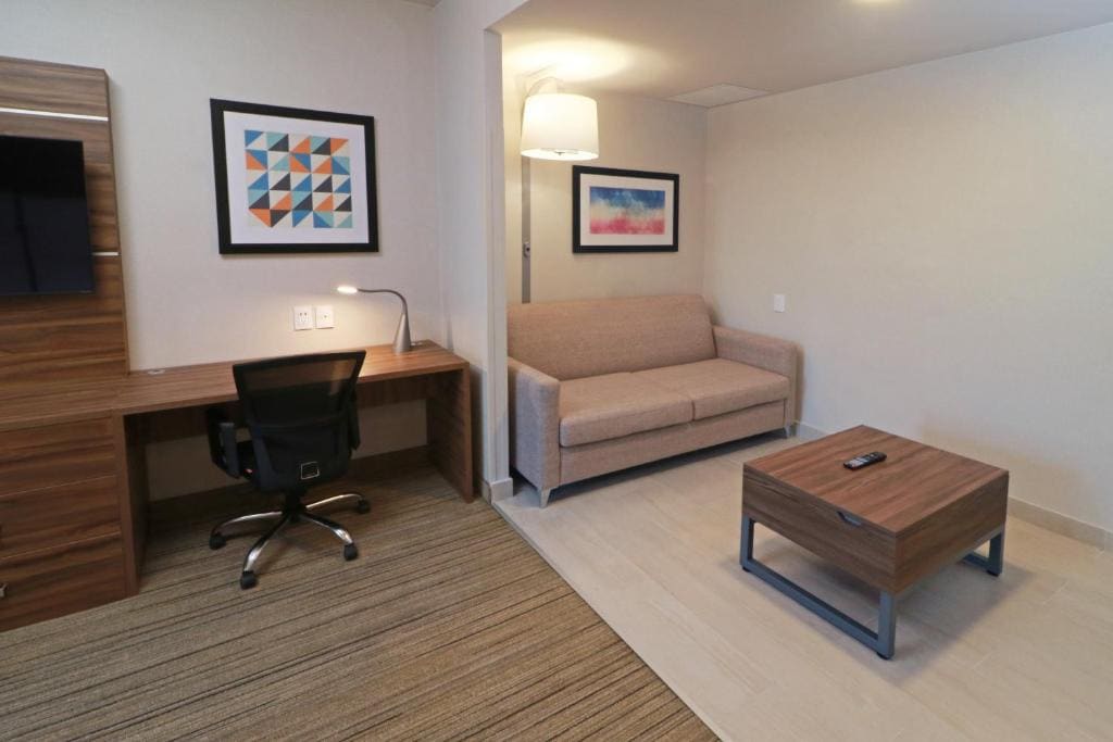 King Suite room - Image 3