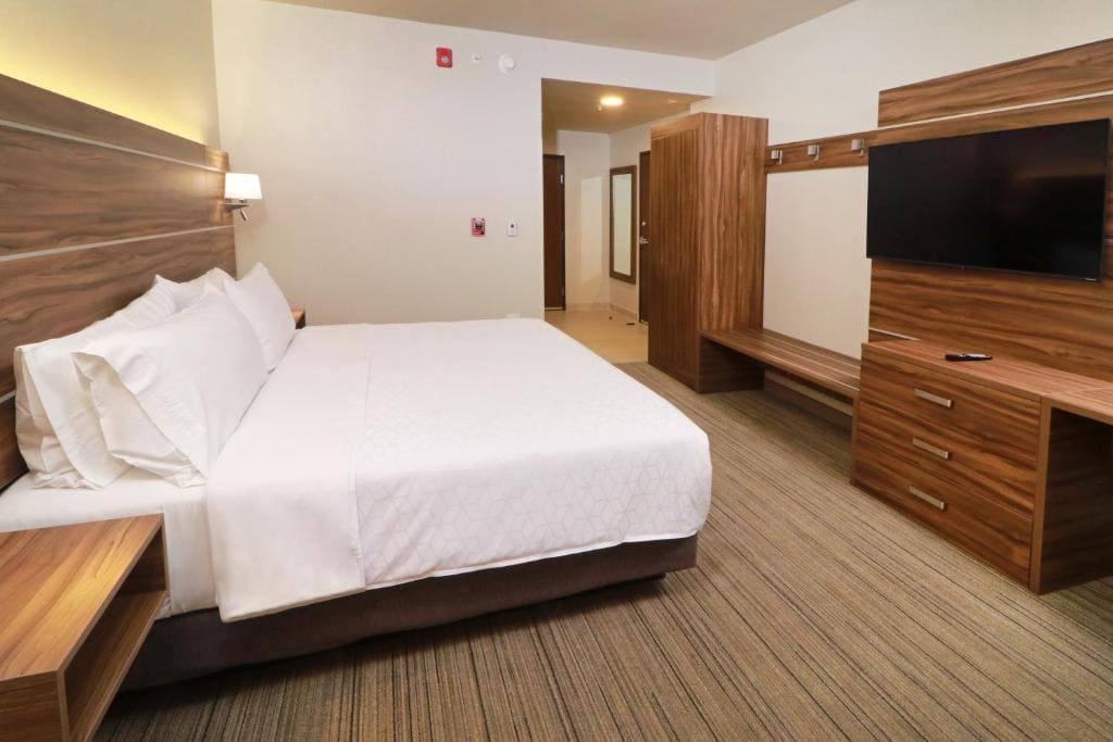 Standard King Room - Accessible room - Image 1