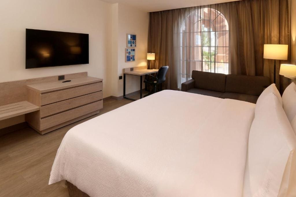 King Suite room - Image 2