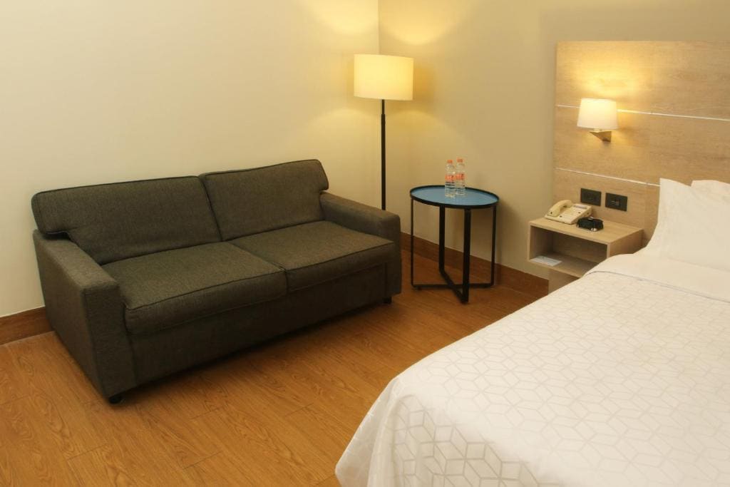 Standard King Room - Accessible room - Image 1