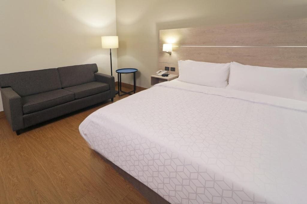 Standard King Room room - Image 3