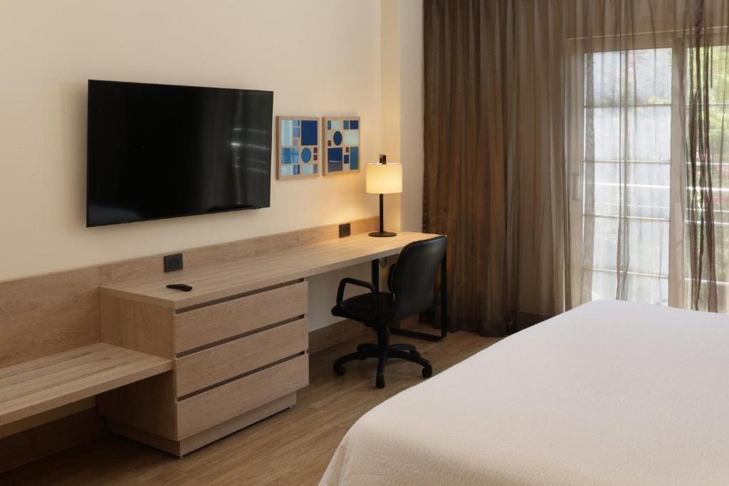 Standard King Room room - Image 2