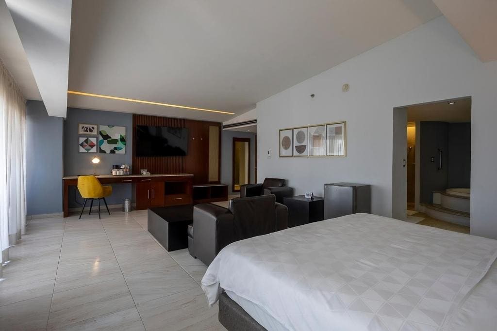King Suite room - Image 3