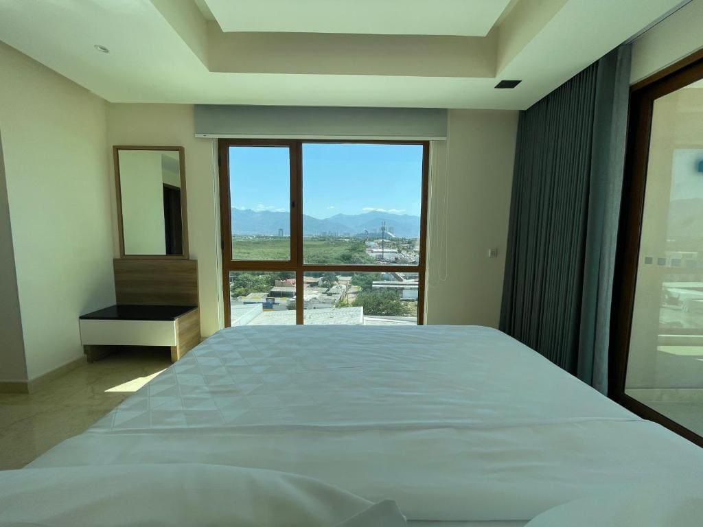King Suite with Mountain View room - Image 2