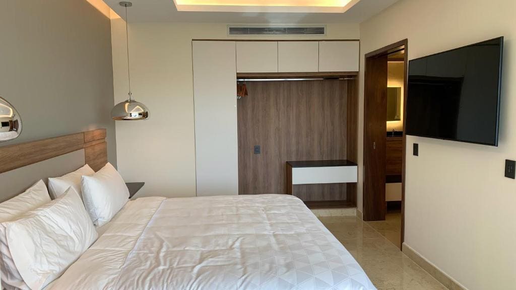 King Suite with City View room - Image 1
