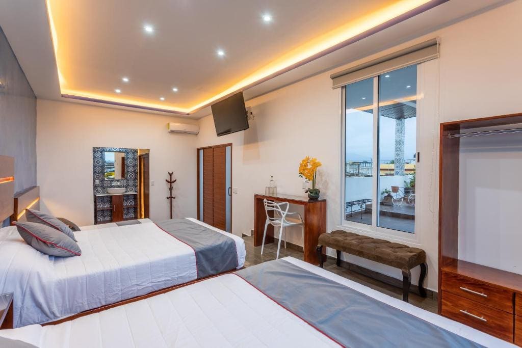 Standard Family Room room - Image 2