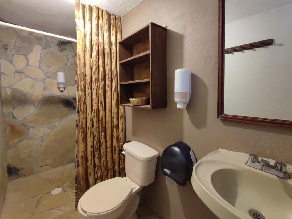 Triple Room with Shared Bathroom room - Image 3