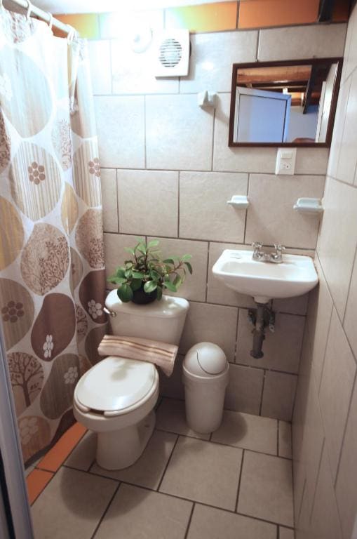 Family Room with Bathroom room - Image 1