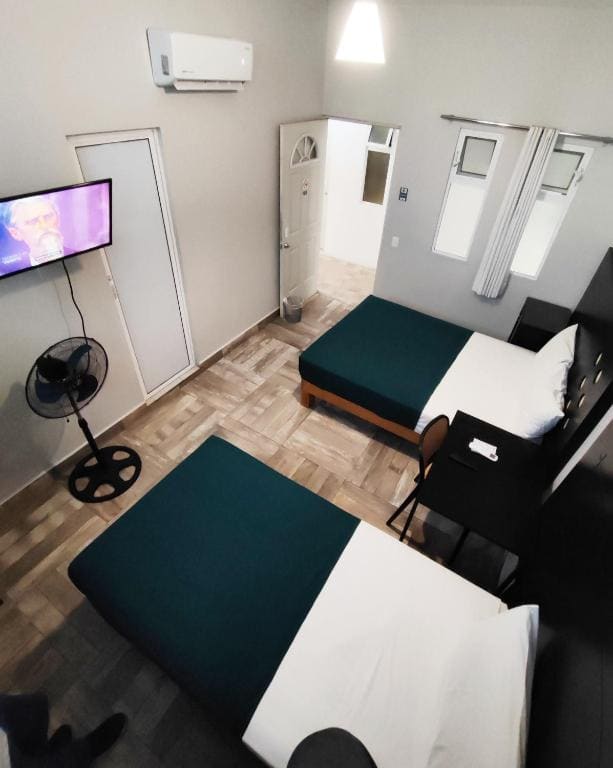Superior Twin Room room - Image 3