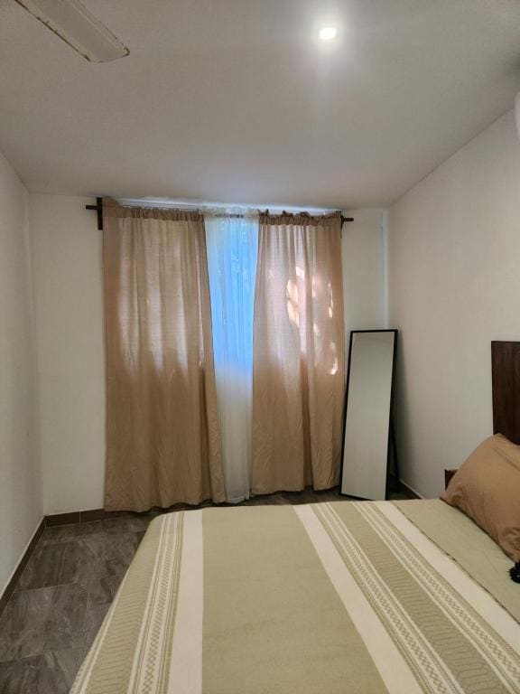 Apartment room - Image 1