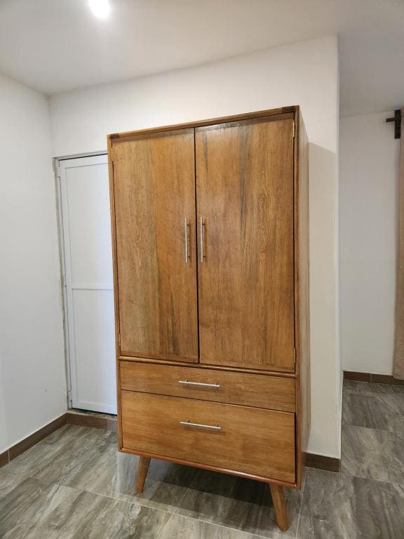 Apartment room - Image 2