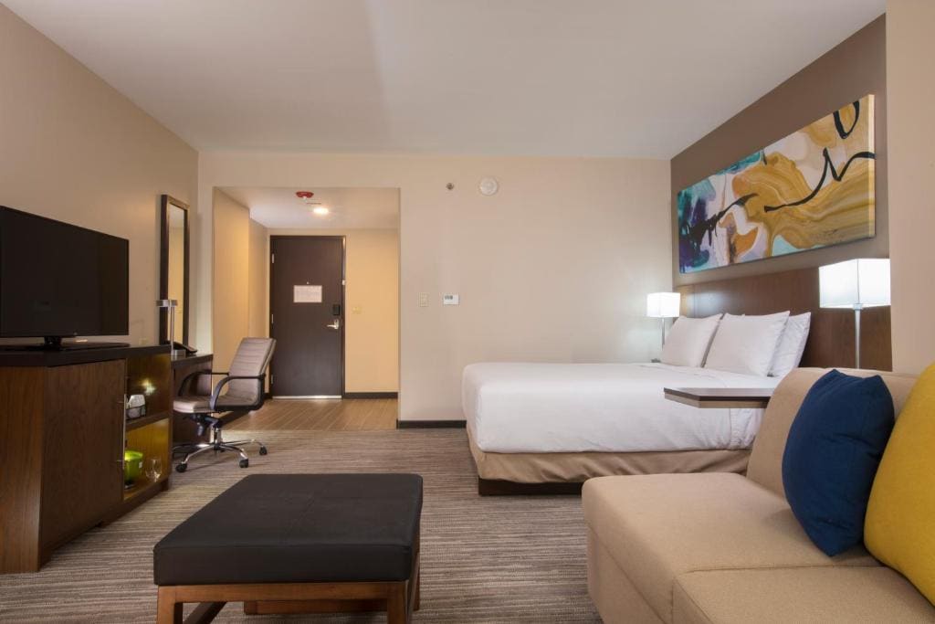 King Room with Sofa Bed - High Floor room - Image 1