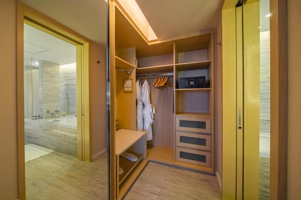 Twin Room with View room - Image 3