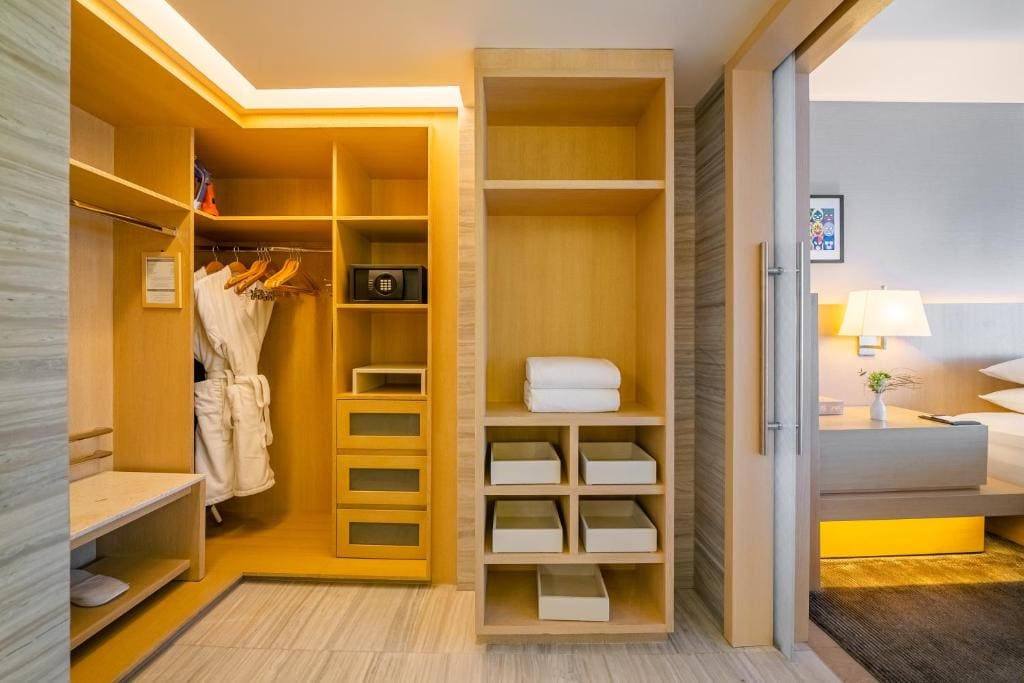 Executive Suite room - Image 3