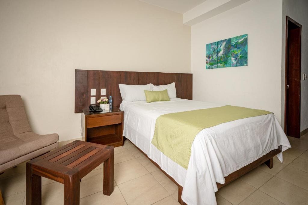 Deluxe Double Room with Balcony room - Image 2
