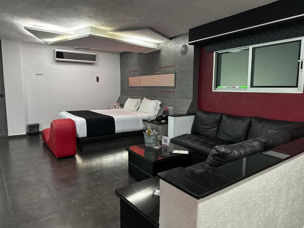 Suite with Spa Bath room - Image 2