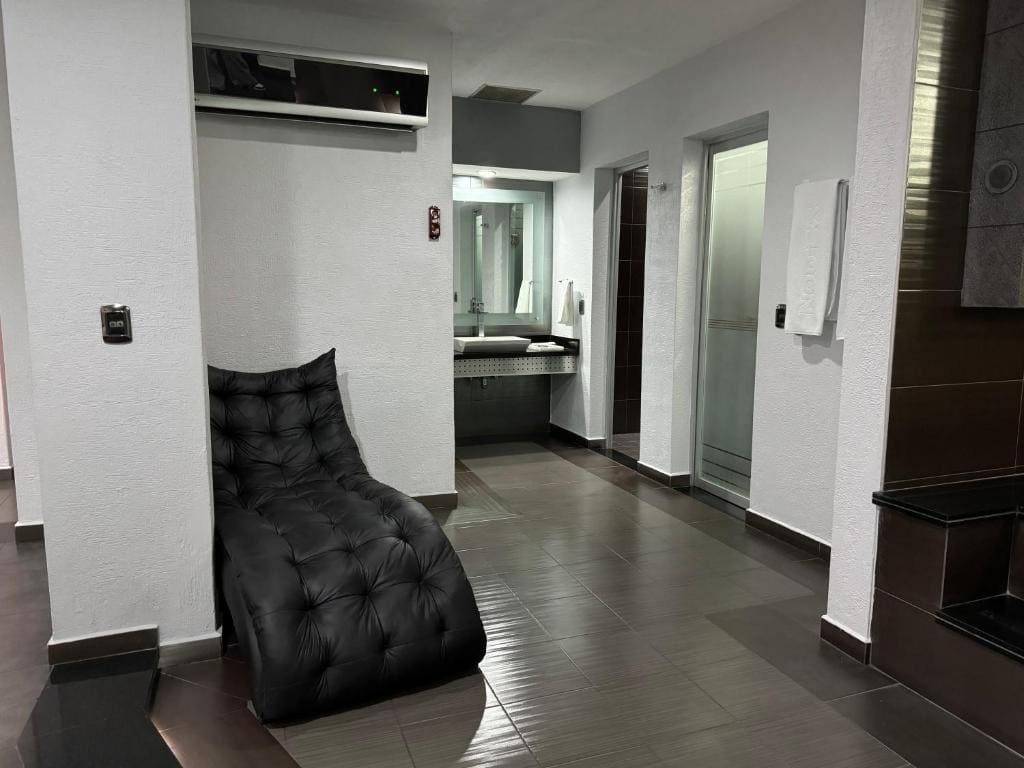 Suite with Spa Bath room - Image 1