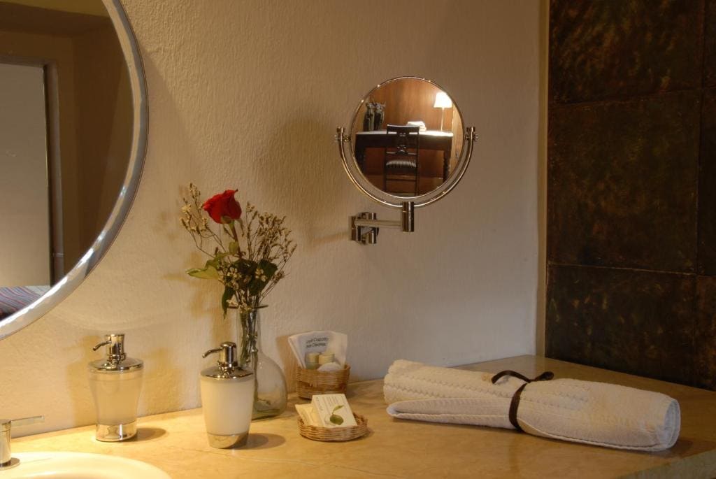 Deluxe King Room room - Image 2