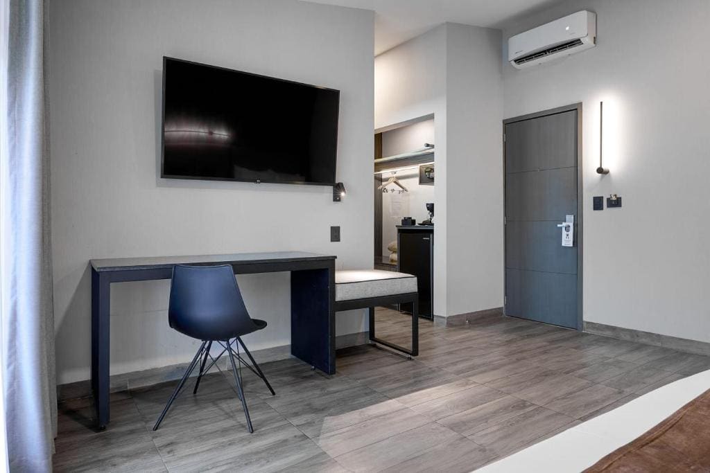 Superior King Suite room - Image 1