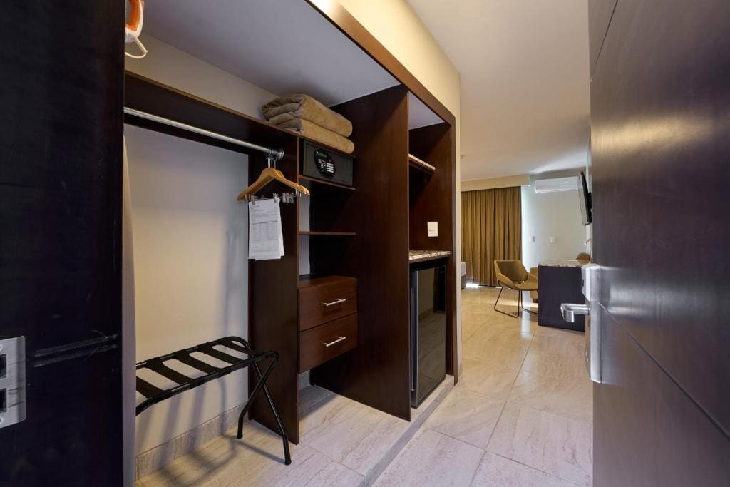 Executive Suite room - Image 3