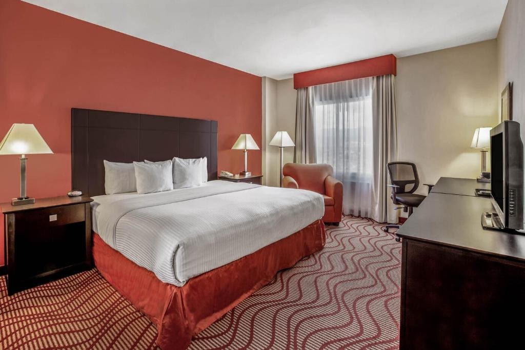 King Suite with City View - Non-Smoking room - Image 1