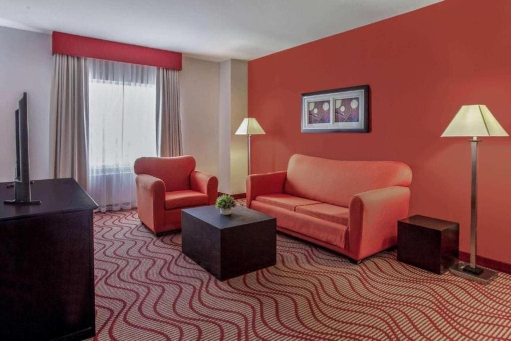 King Suite with City View - Non-Smoking room - Image 3