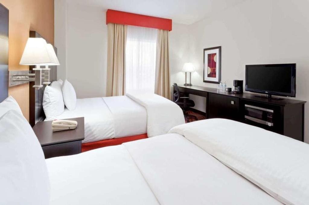 Queen Room with Two Queen Beds and City View - Non-Smoking room - Image 1