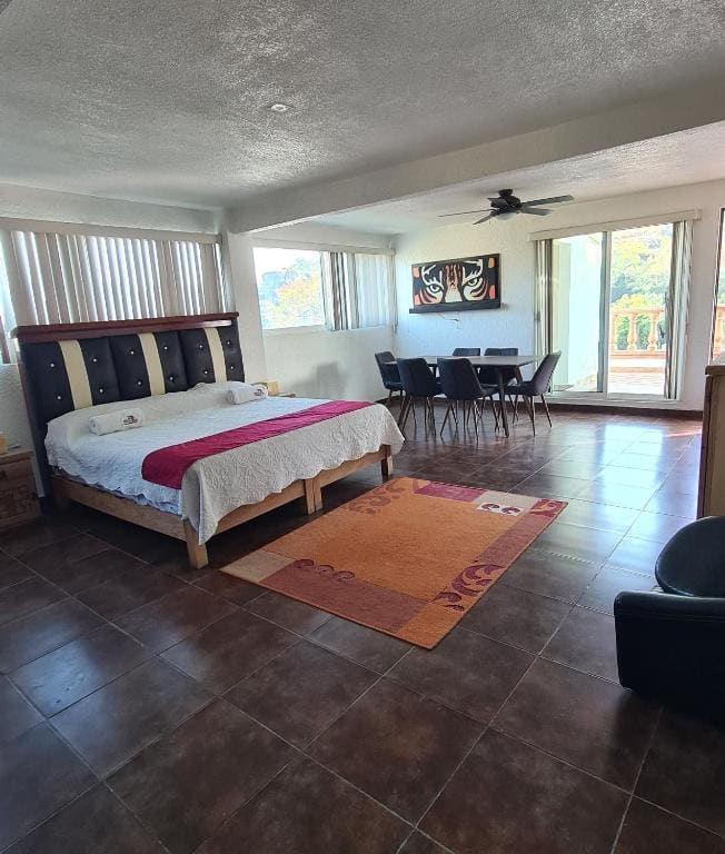King Suite room - Image 3