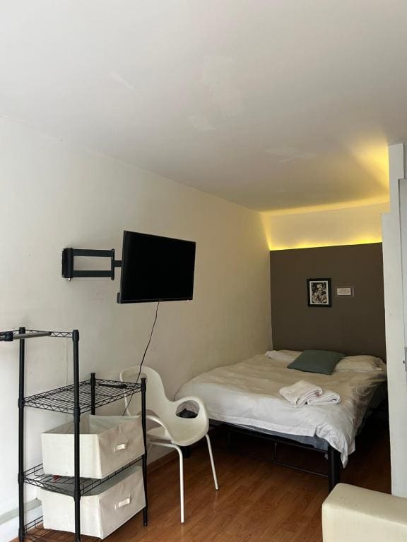 One-Bedroom Apartment room - Image 3