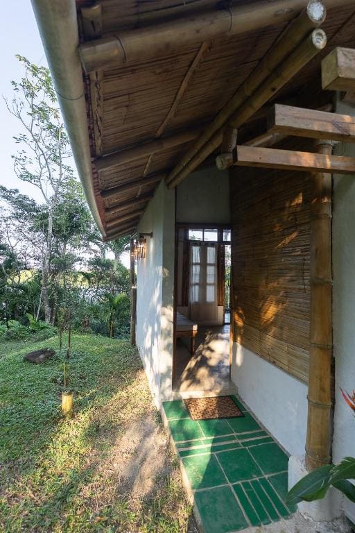 Bungalow room - Image 3