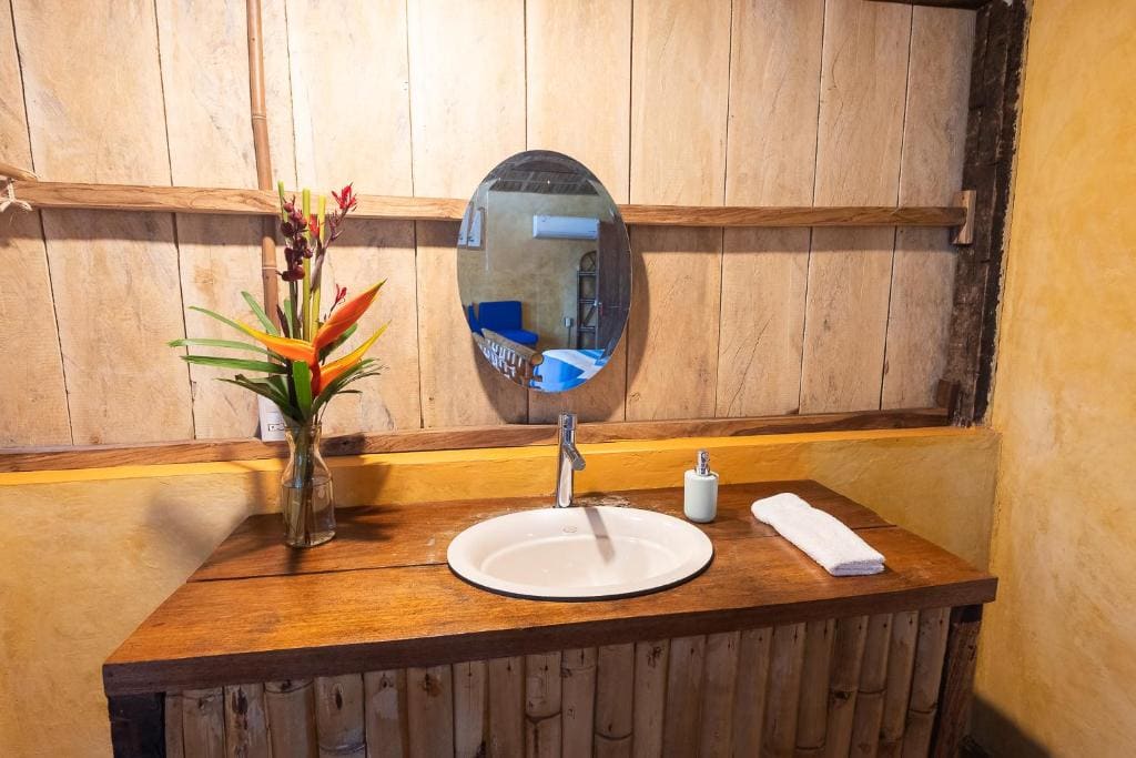 Bungalow room - Image 1