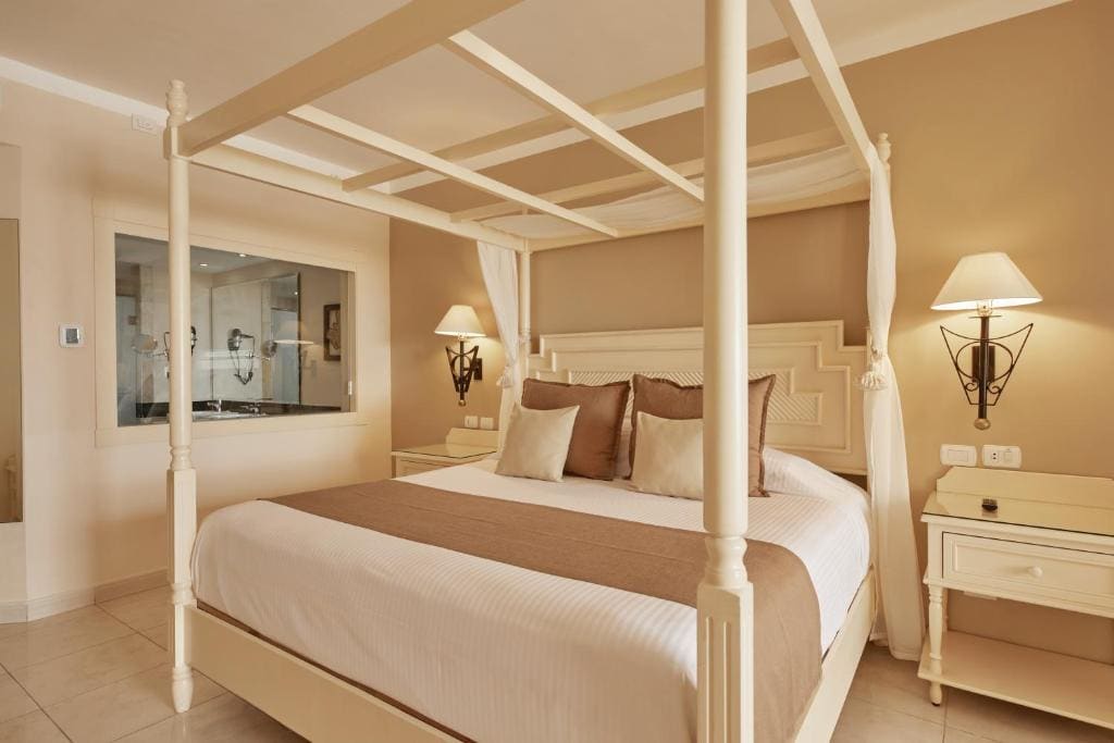 1 King Bed Deluxe Junior Suite DBL room - Image 2