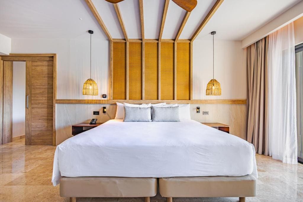 1 King Bed Family Suite DBL room - Image 1