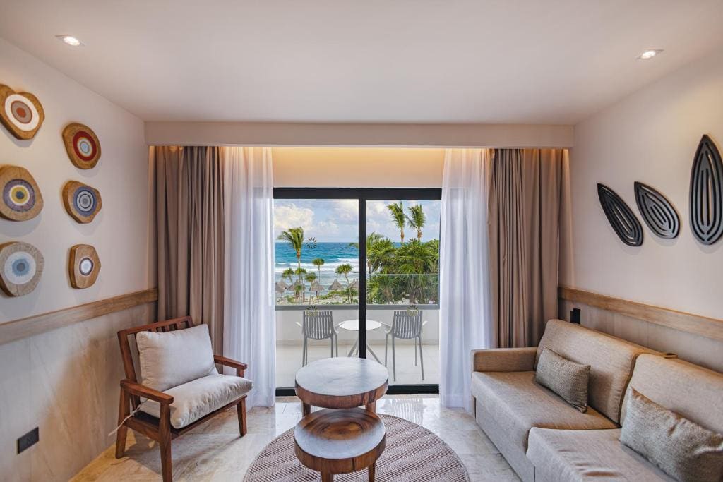 1 King Bed Ocean Front Deluxe Junior Suite DBL room - Image 2