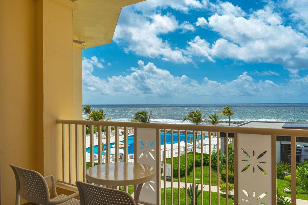 1 King Bed Ocean Front Deluxe Junior Suite DBL room - Image 1