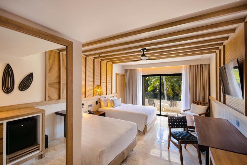 2 Double Beds Deluxe Junior Suite DBL room - Image 3