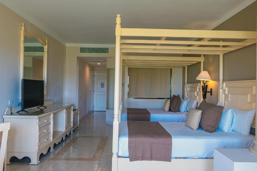 2 Double Beds Junior Suite DBL room - Image 3