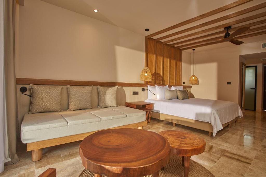 Deluxe Junior Suite room - Image 3