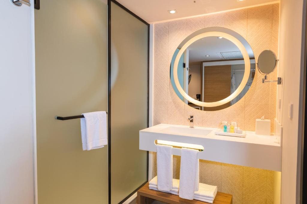 Deluxe Junior Suite room - Image 1