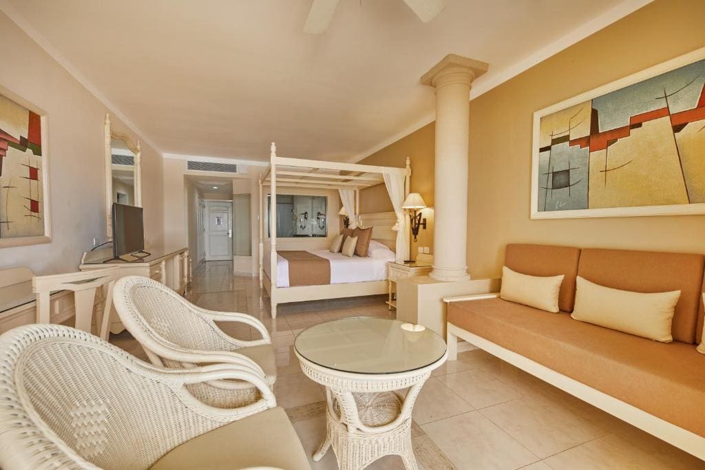 Superior Suite with Sea View room - Image 2