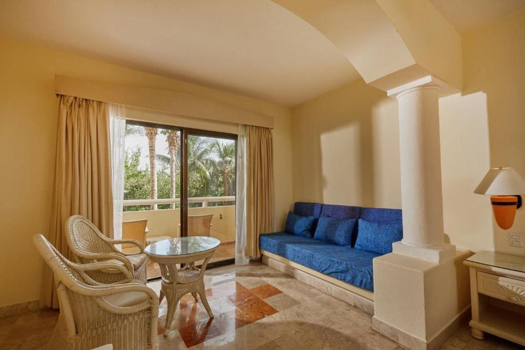 Superior Suite with Sea View room - Image 1
