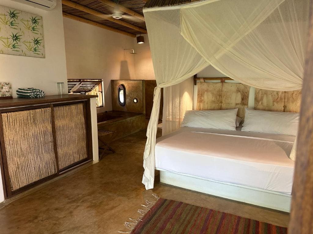 Deluxe Double Room with Bath room - Image 3