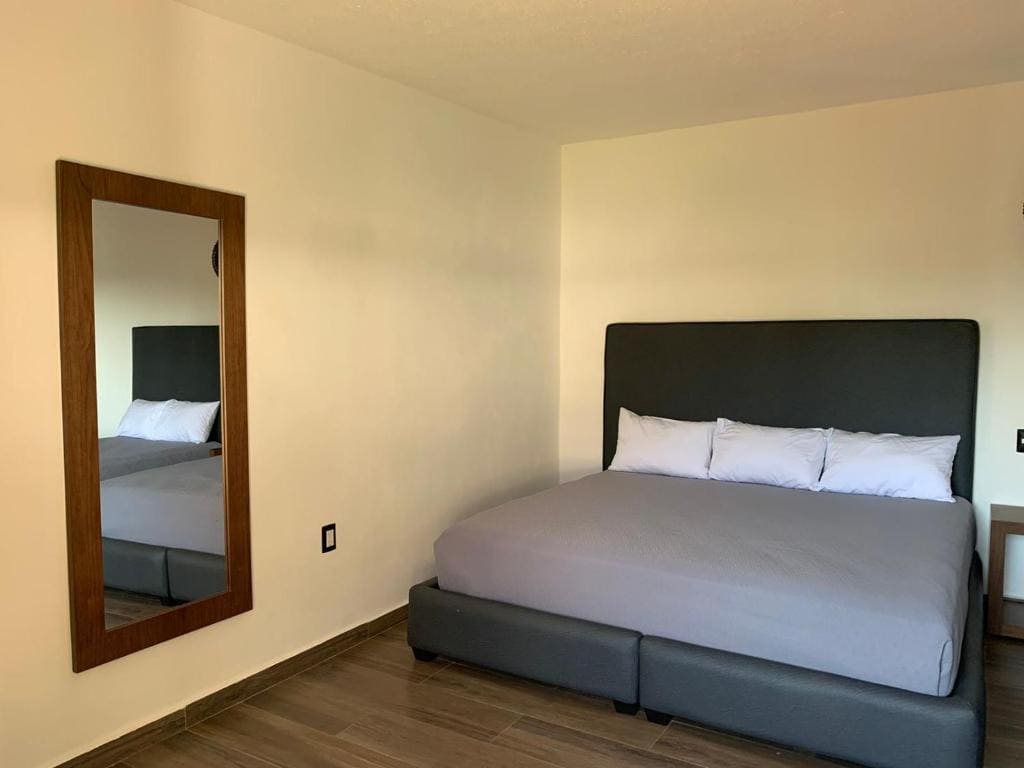 Family Room room - Image 2