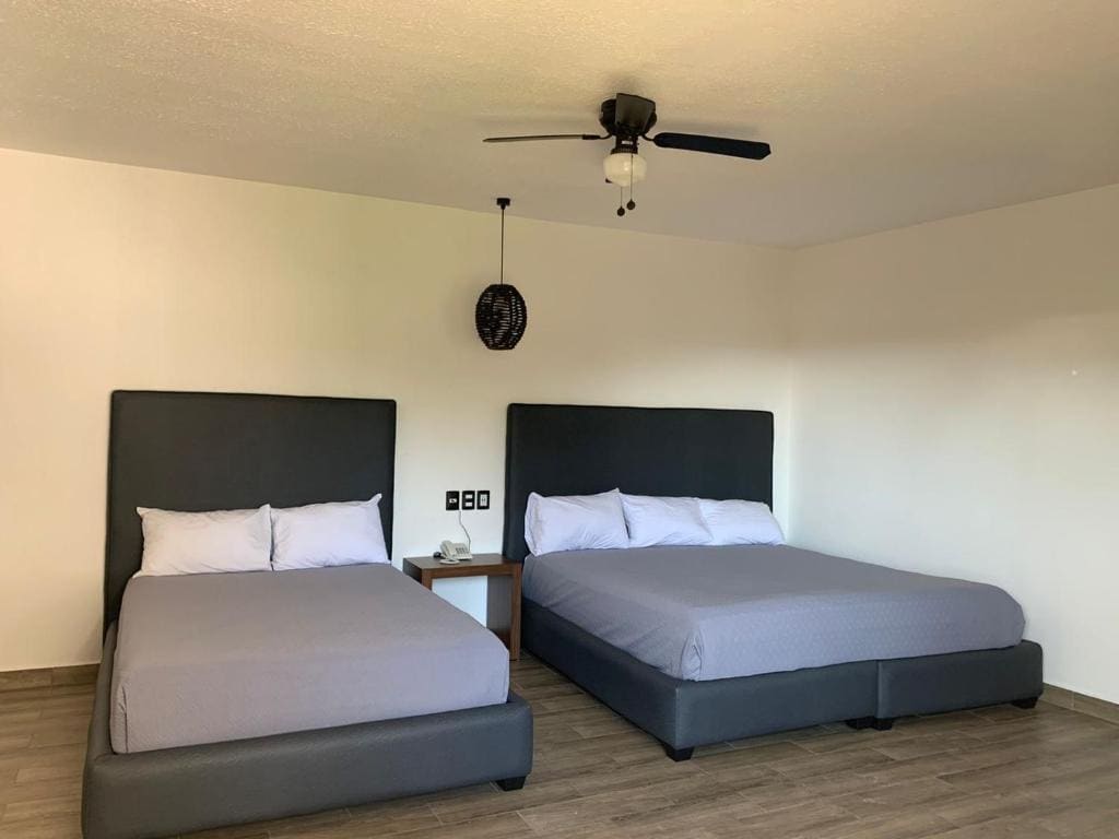 Family Room room - Image 3