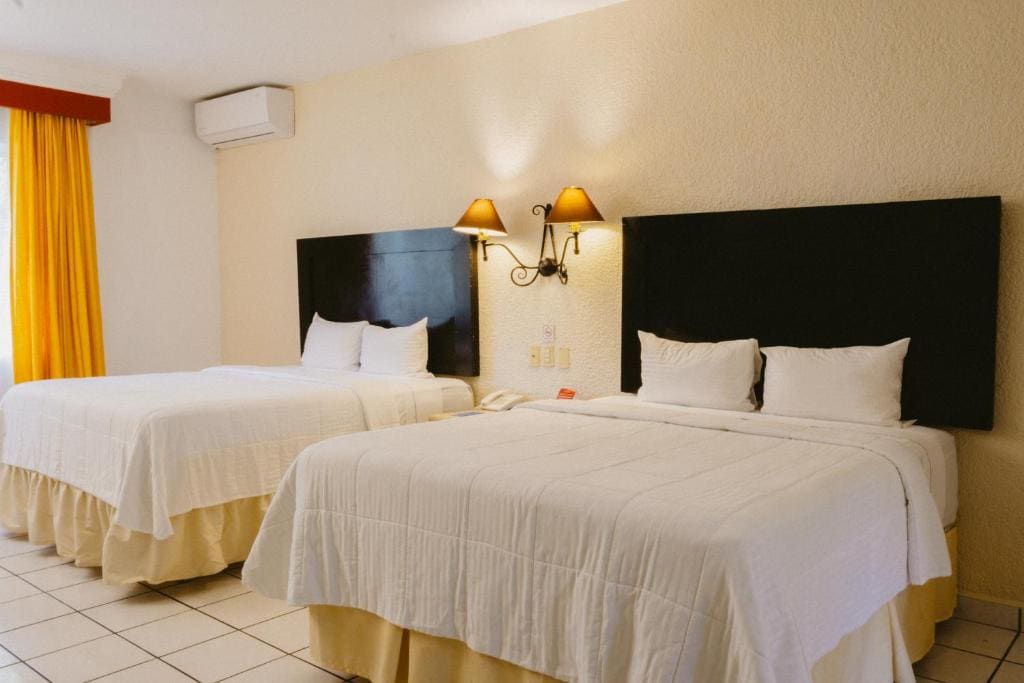 Standard Twin Room room - Image 3