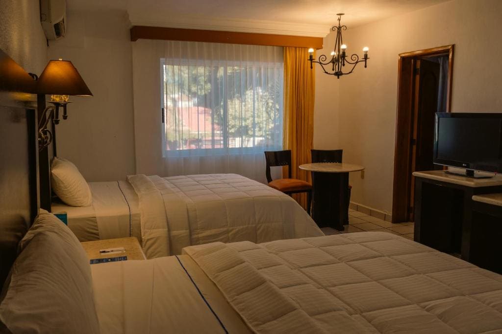 Executive Queen Room with Two Queen Beds room - Image 2